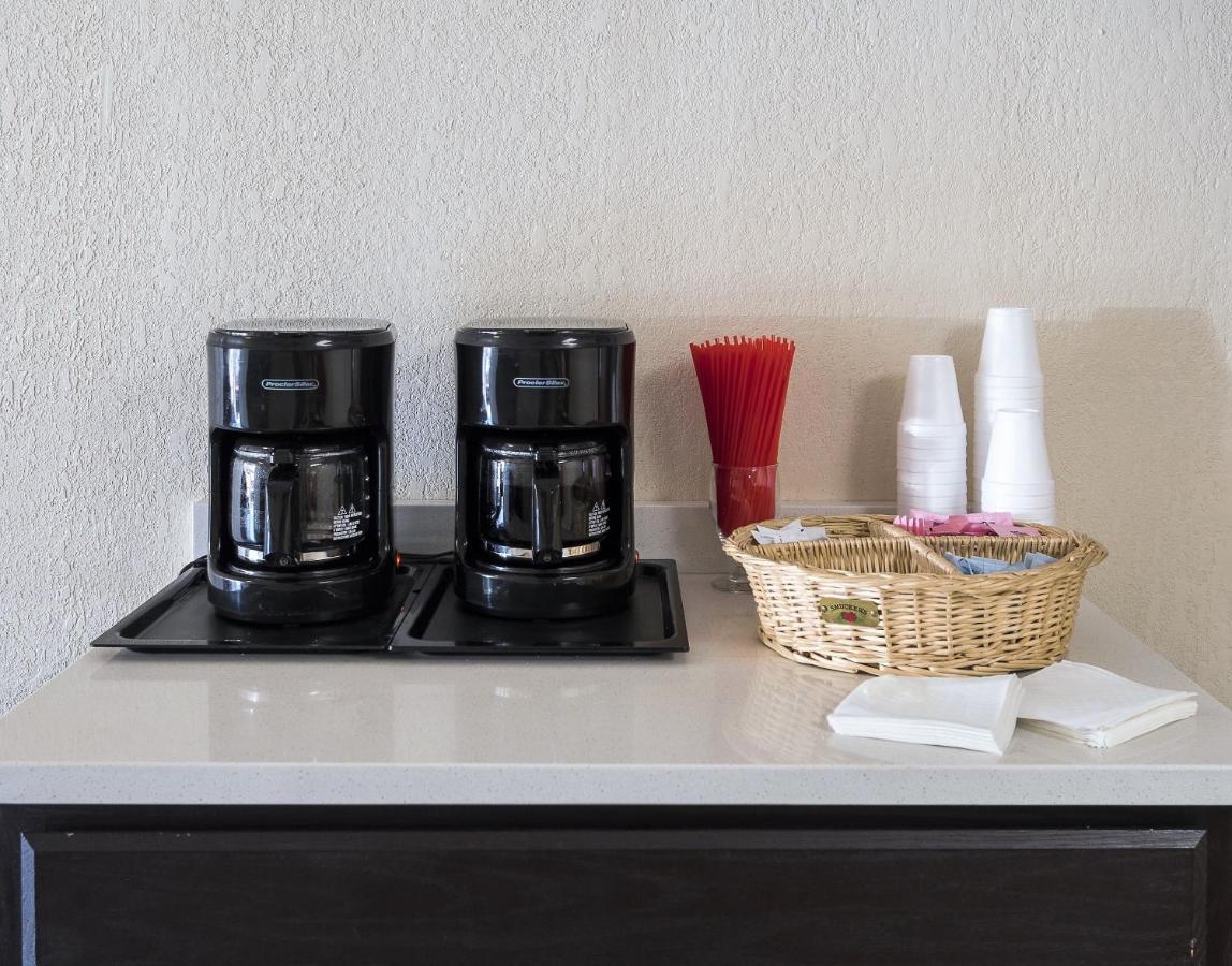 Red Roof Inn Cortland Ngoại thất bức ảnh
