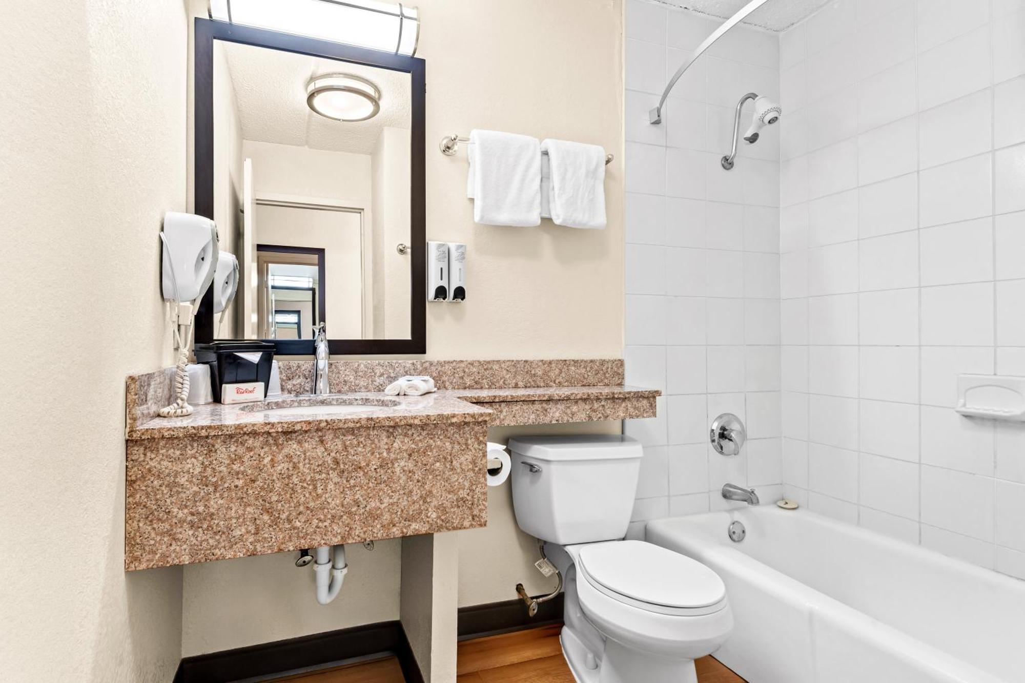Red Roof Inn Cortland Ngoại thất bức ảnh