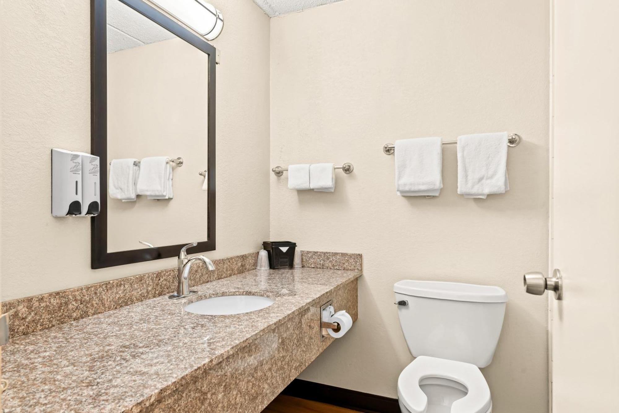 Red Roof Inn Cortland Ngoại thất bức ảnh