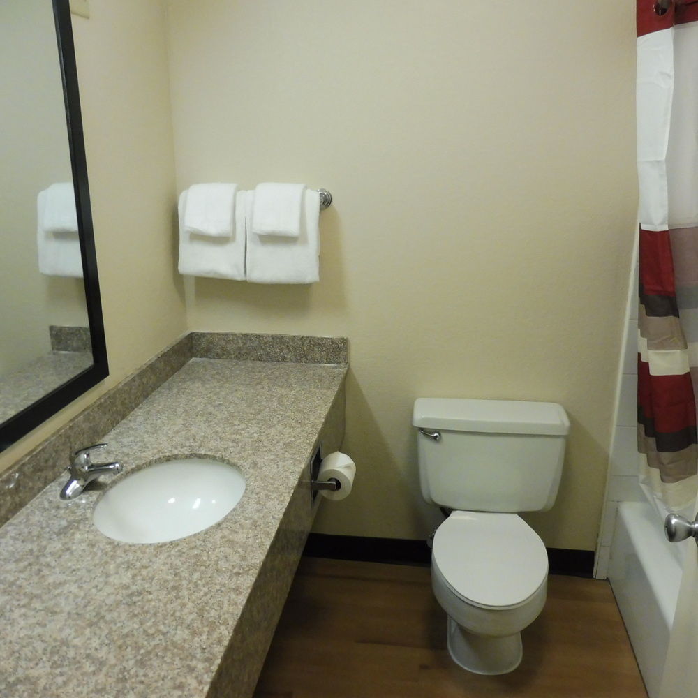 Red Roof Inn Cortland Ngoại thất bức ảnh