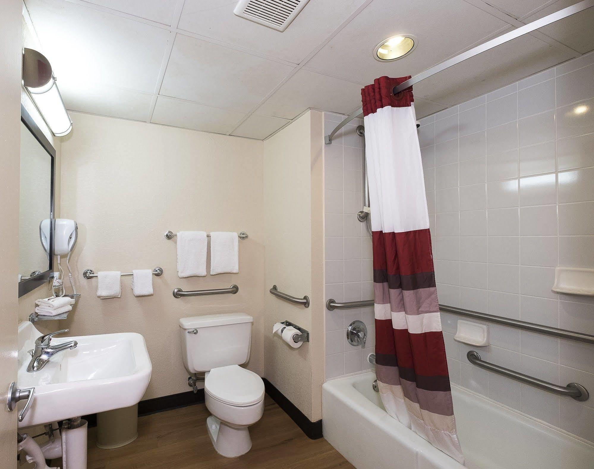 Red Roof Inn Cortland Ngoại thất bức ảnh